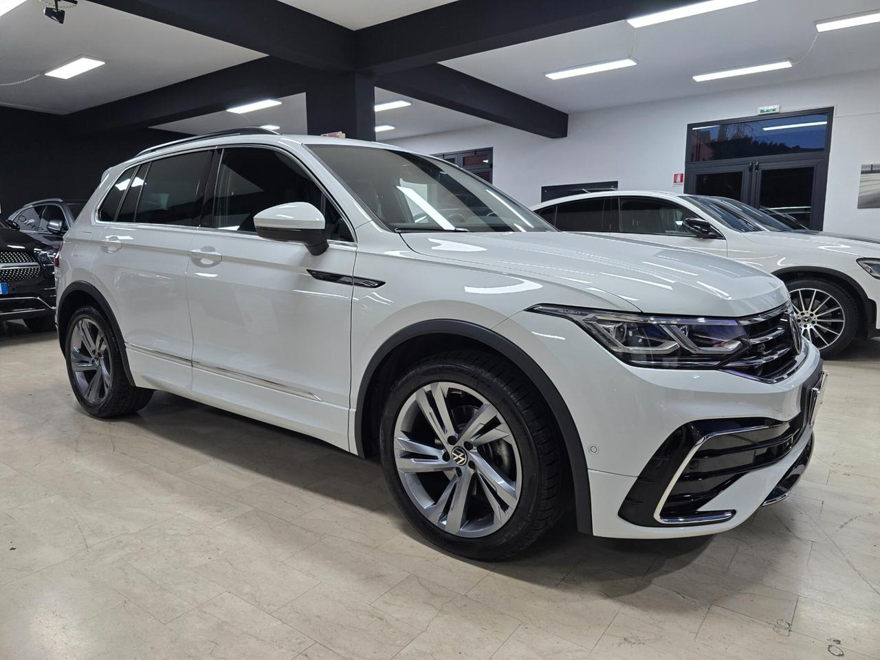 Volkswagen Tiguan 2.0 TDI 150 CV SCR DSG R-Line (Camera 360)