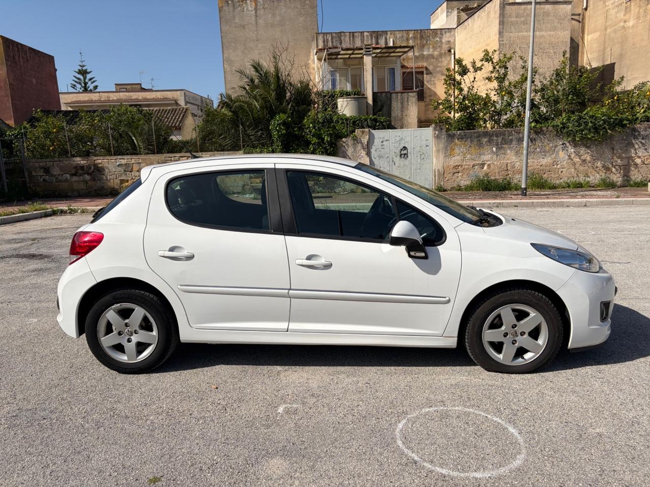 Peugeot 207 1.4 HDi 70CV 5p. Active
