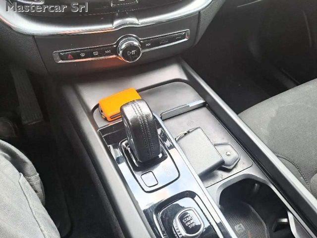 VOLVO XC60 XC60 2.0 b4 Momentum Business awd auto -GE726SL