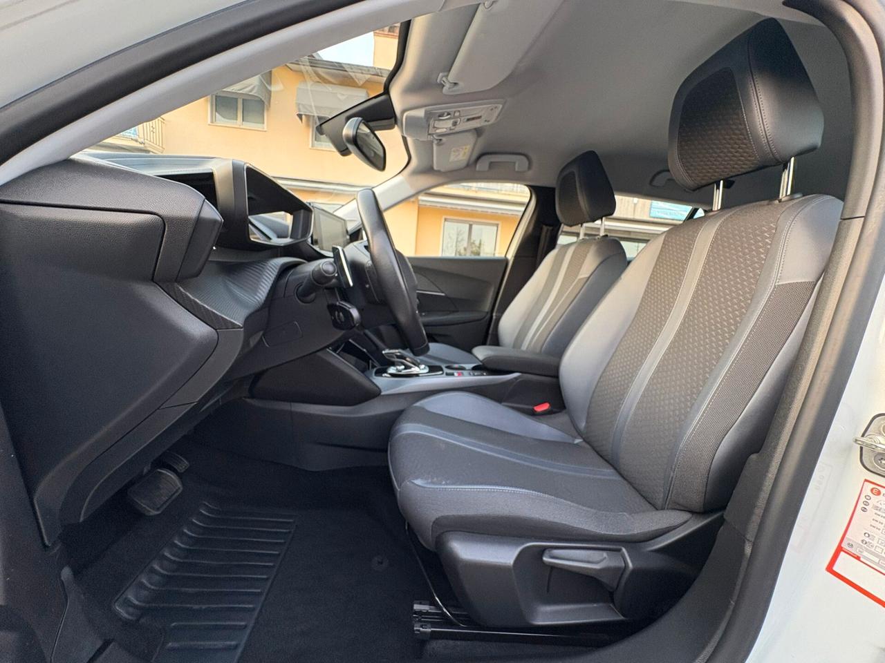 PEUGEOT 2008 1.5 HDI FULL OPTIONAL SI NEOPATENTATI