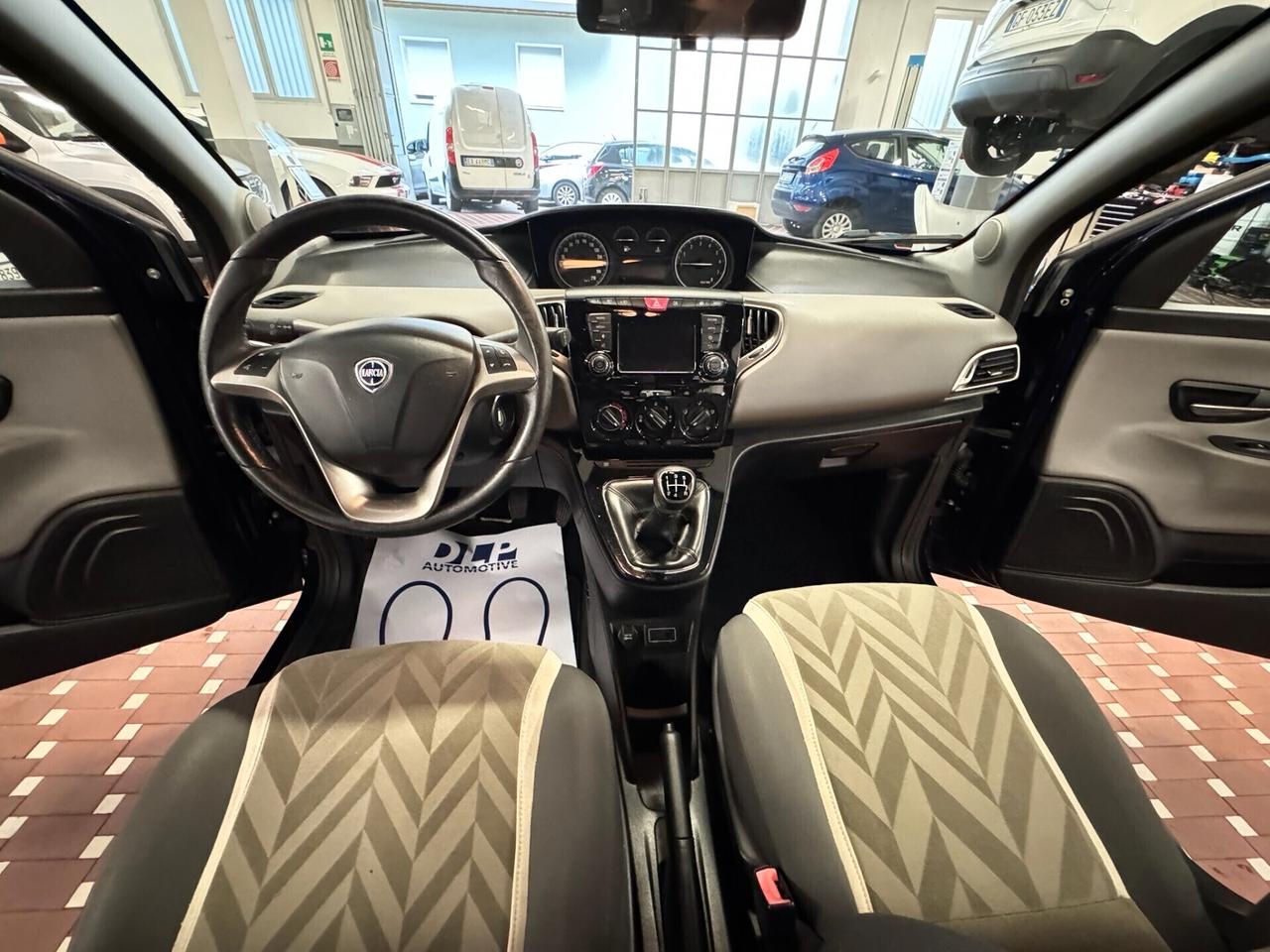 Lancia Ypsilon 1.2 69 CV 5 porte Platinum - NEOPATENTATI