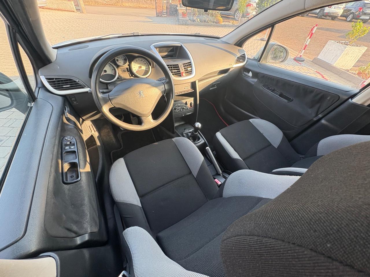 Peugeot 207 1.4 8V 75CV 5p. X Line