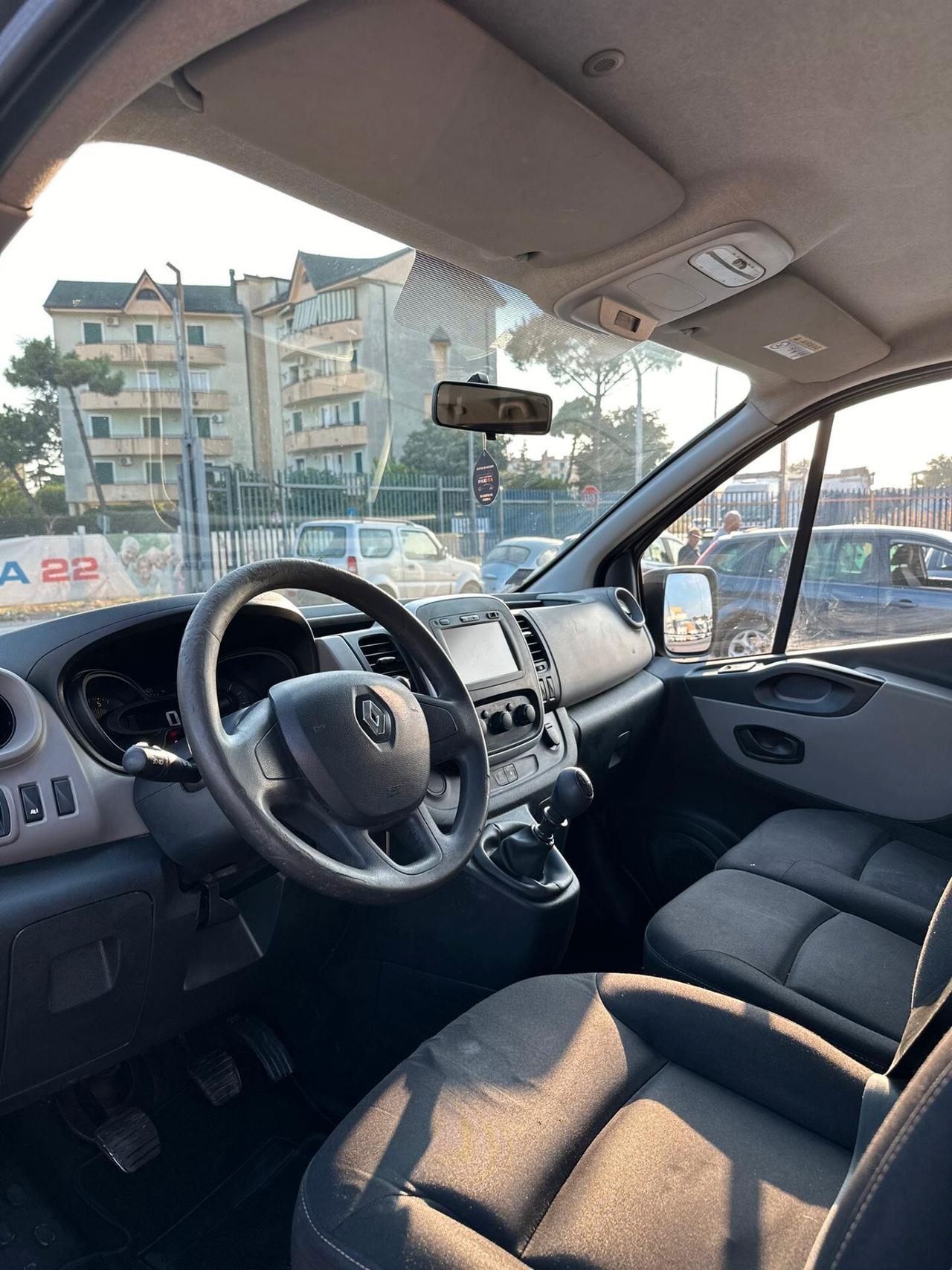 Renault Trafic 9 posti pulmino