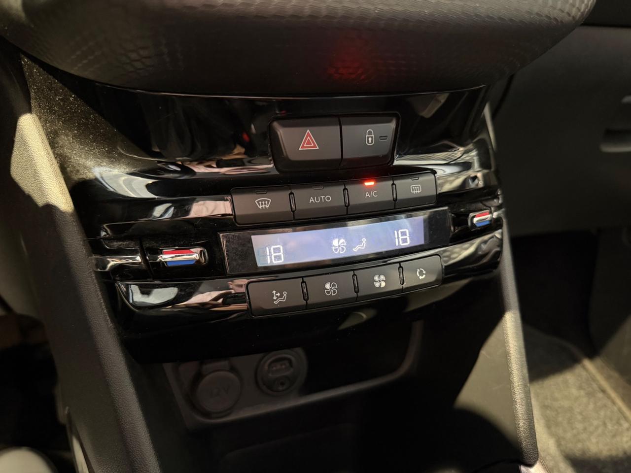 Peugeot 2008 - 2015 PureTech 82 Active
