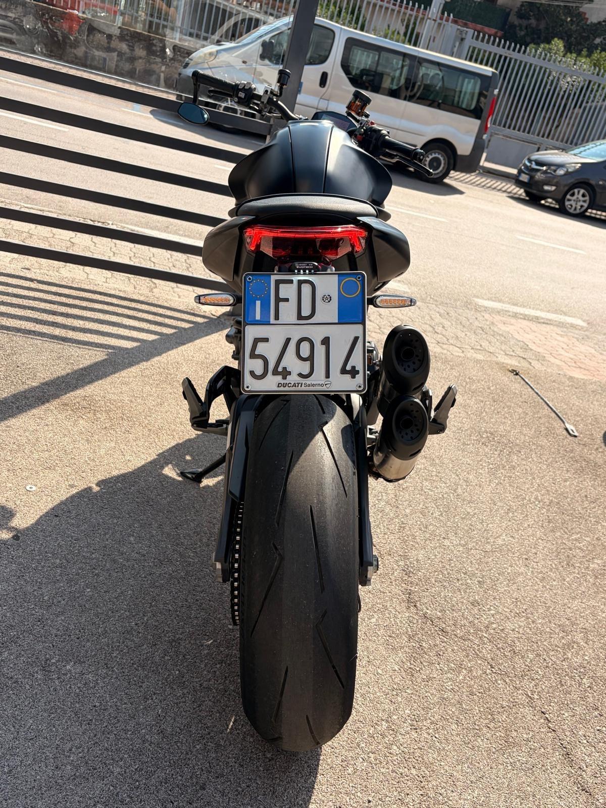 Ducati Monster 937