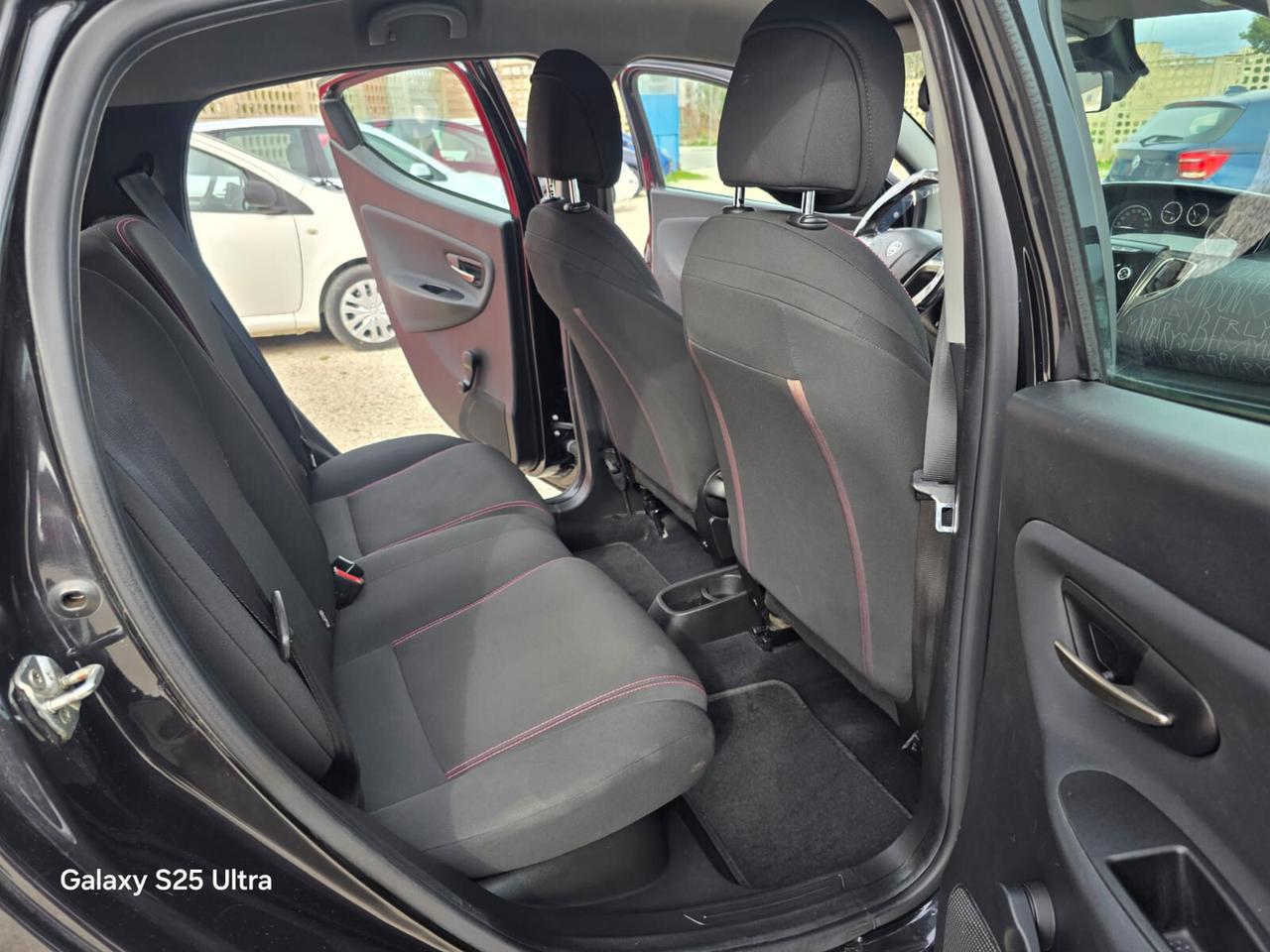 Lancia Ypsilon 0.9 TwinAir 85 CV 5 porte Metano Ecochic Elefantino