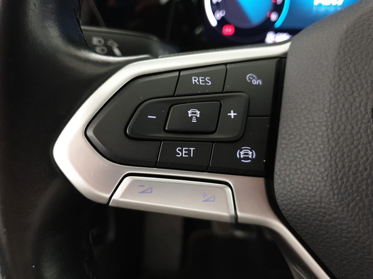 Volkswagen Golf 1.5 tgi life 130cv