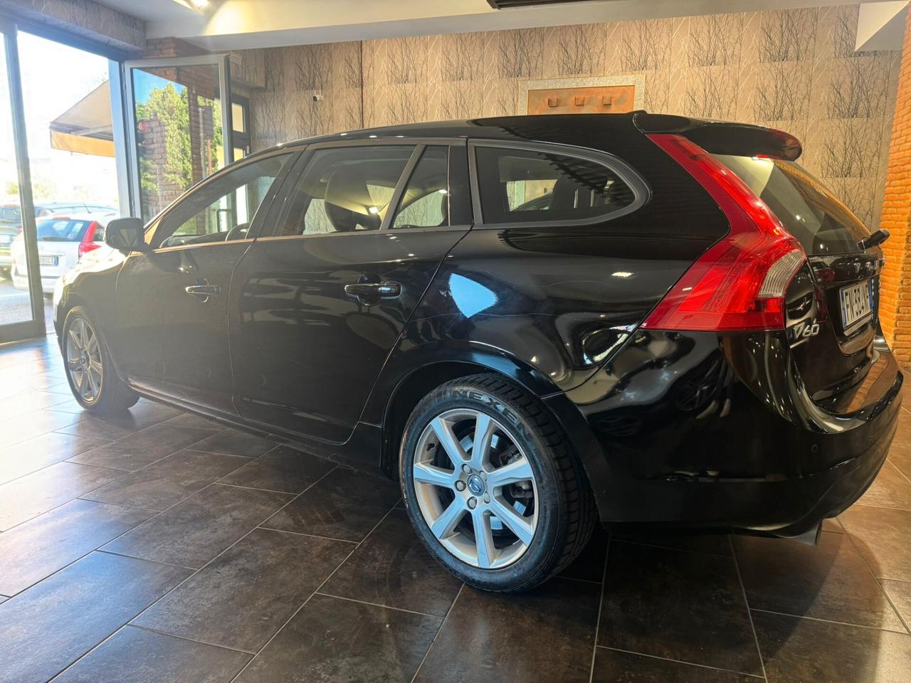 Volvo V60 D2 Dynamic Edition N1