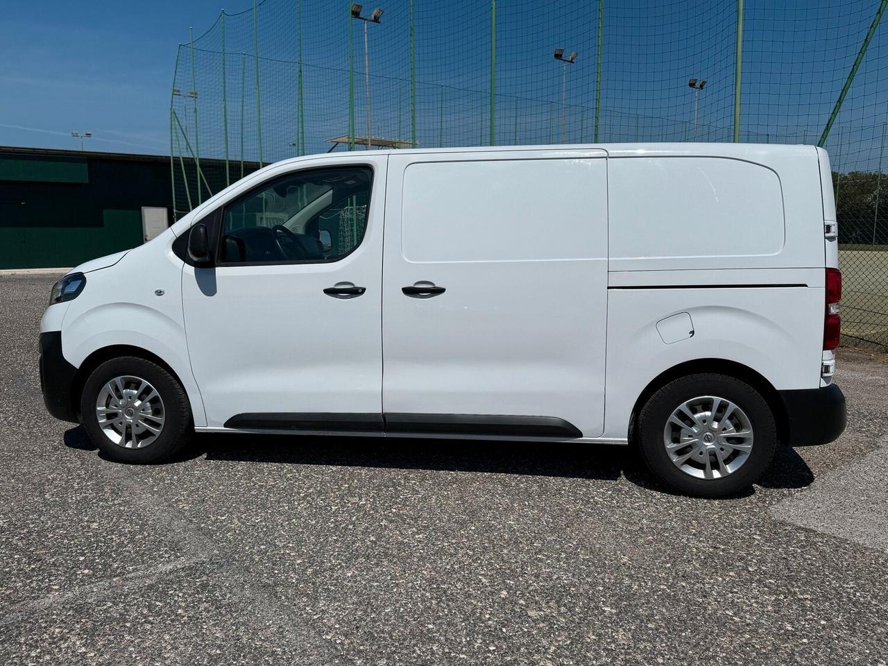 Opel Vivaro 1.5 TD L1 H1 DOPPIA PORTA LATERALE 120 cv
