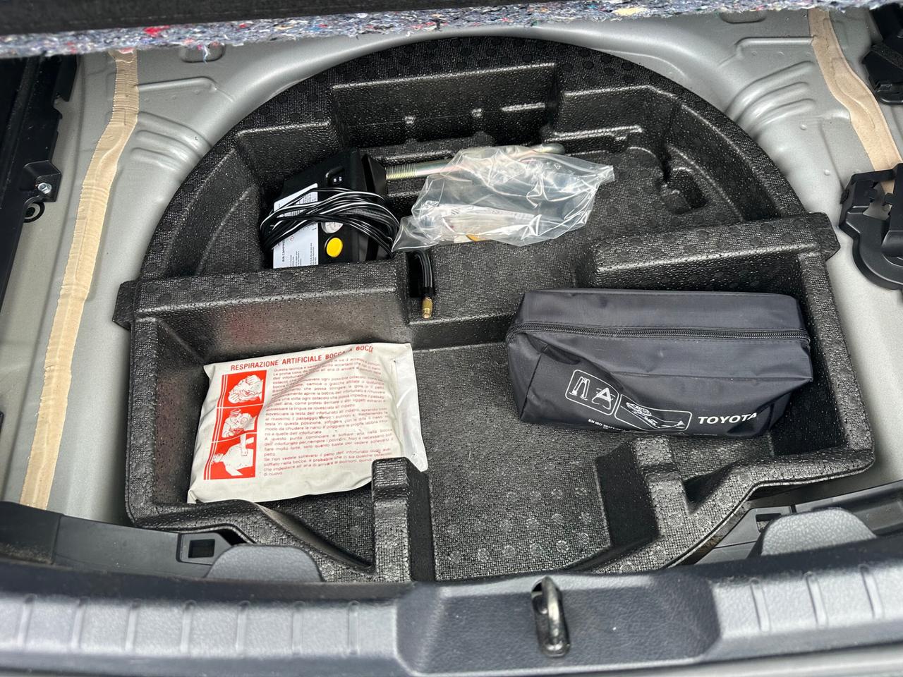 Toyota Yaris 5p 1.3 Lounge E6 OK NEOPATENTATO
