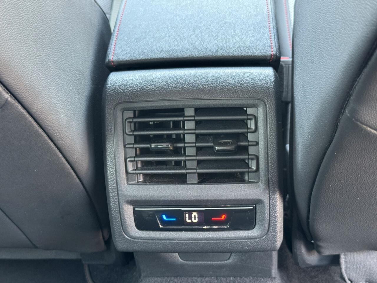 Volkswagen Golf GTI 2.0 TSI DSG