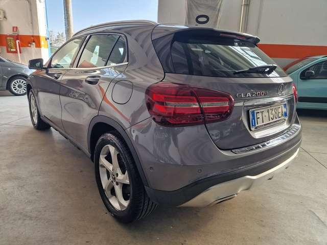 Mercedes-Benz GLA 200 GLA d Premium auto