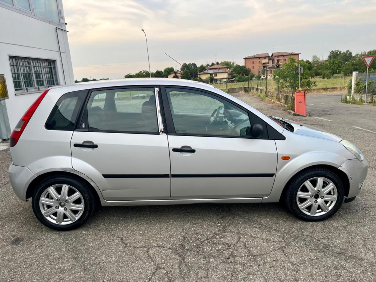 Ford Fiesta 1.2benz 2004 104.000km per neopatentati