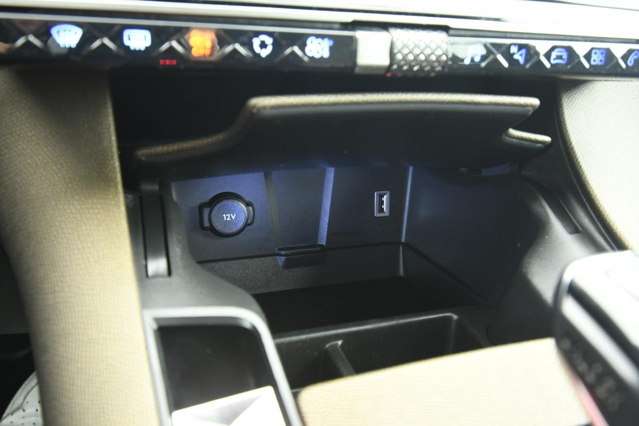 DS DS7 Crossback 2.0 bluehdi Business 180cv auto APP CONNECT+C18''