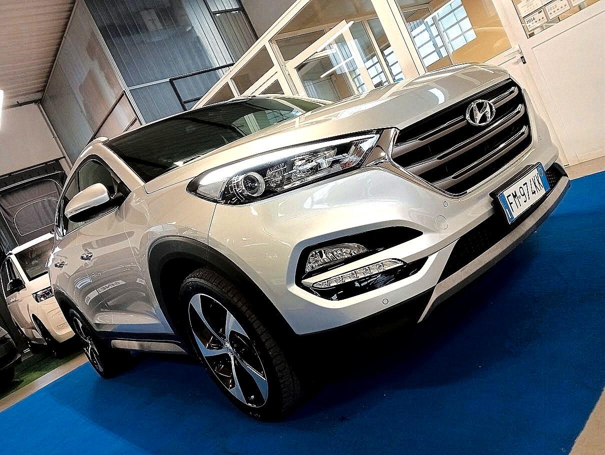 Hyundai TUCSON 1.7 CRDI XPOSSIBLE 19" CAMERA *CAMBIO NUOVO*