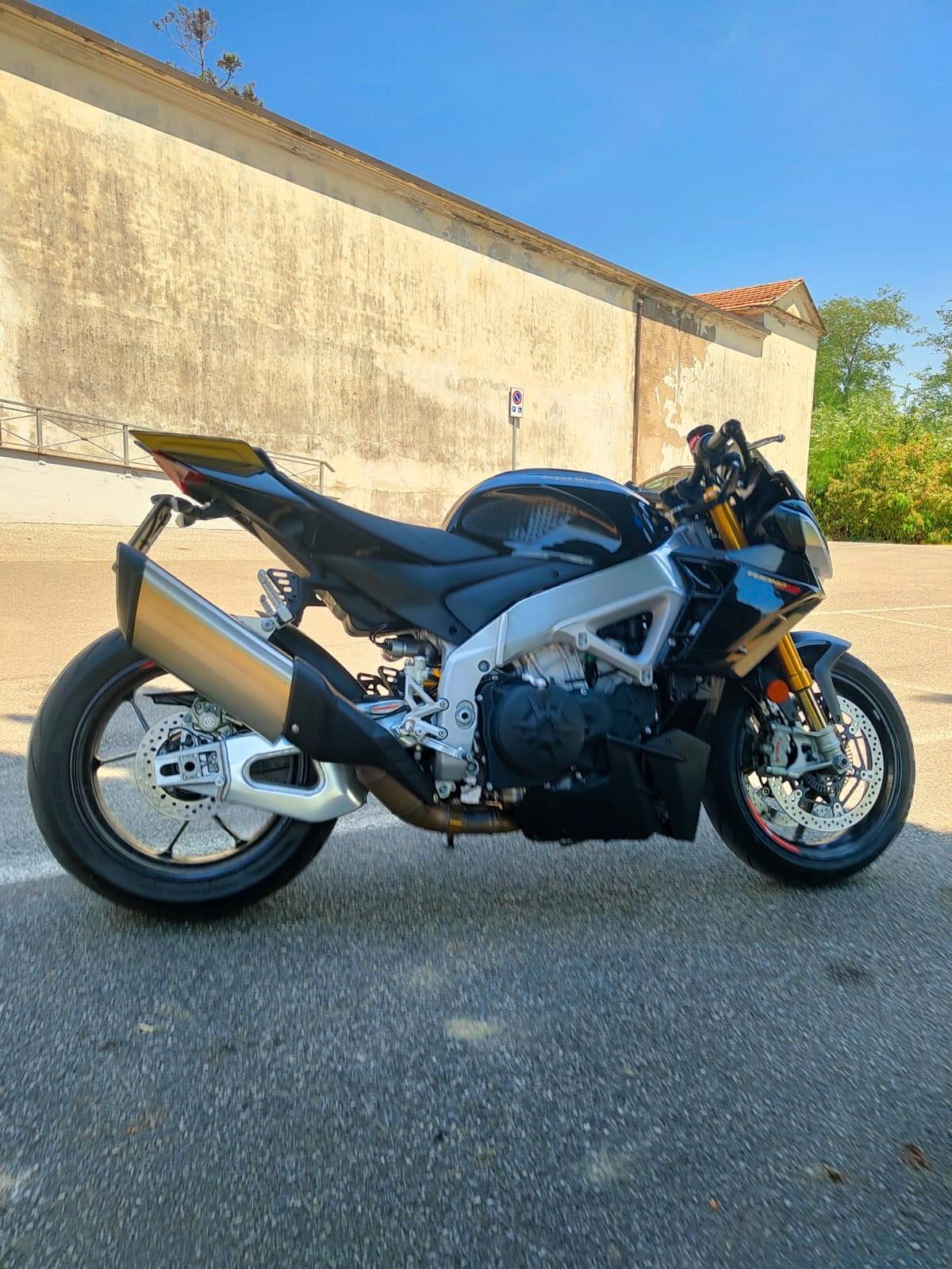Aprilia Tuono V4 1100 factory