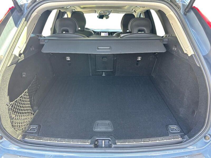 Volvo XC60 B4 197+14 CV AWD Mild Hybrid Diesel Automatico Ultimate Dark