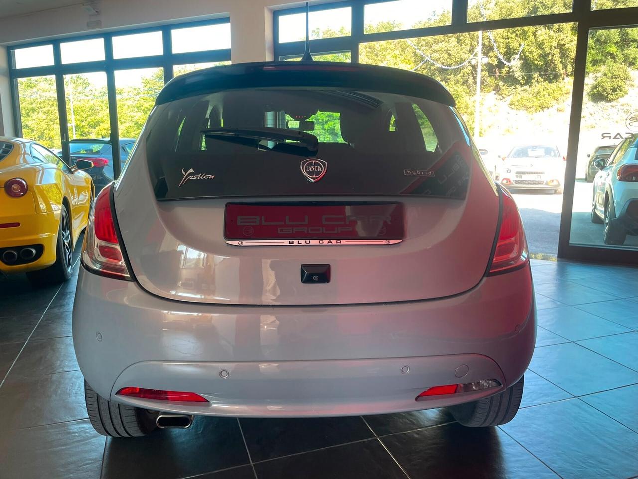 LANCIA YPSILON 1.0HYBRID ALBERTA FERRETTI 70cv