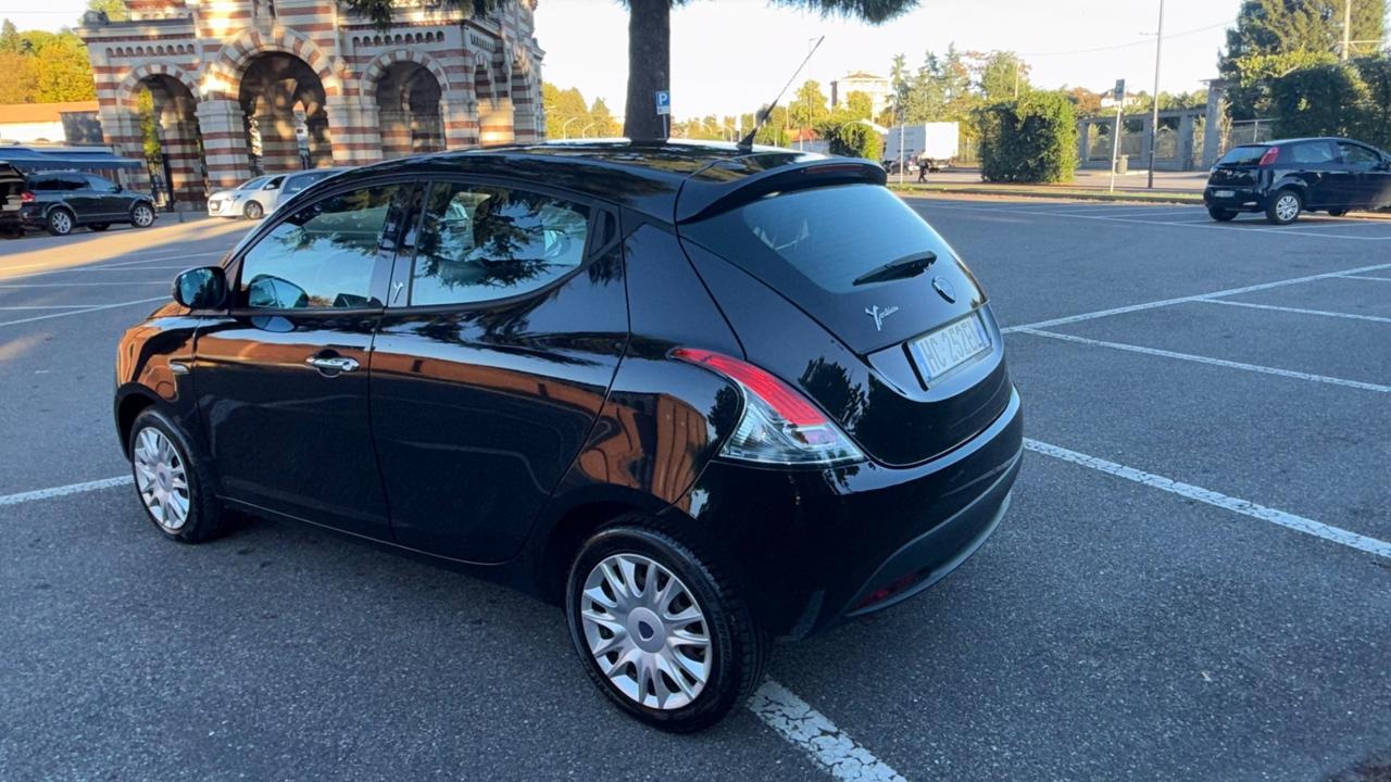 Lancia Ypsilon 1.2 69 CV 5 porte Gold
