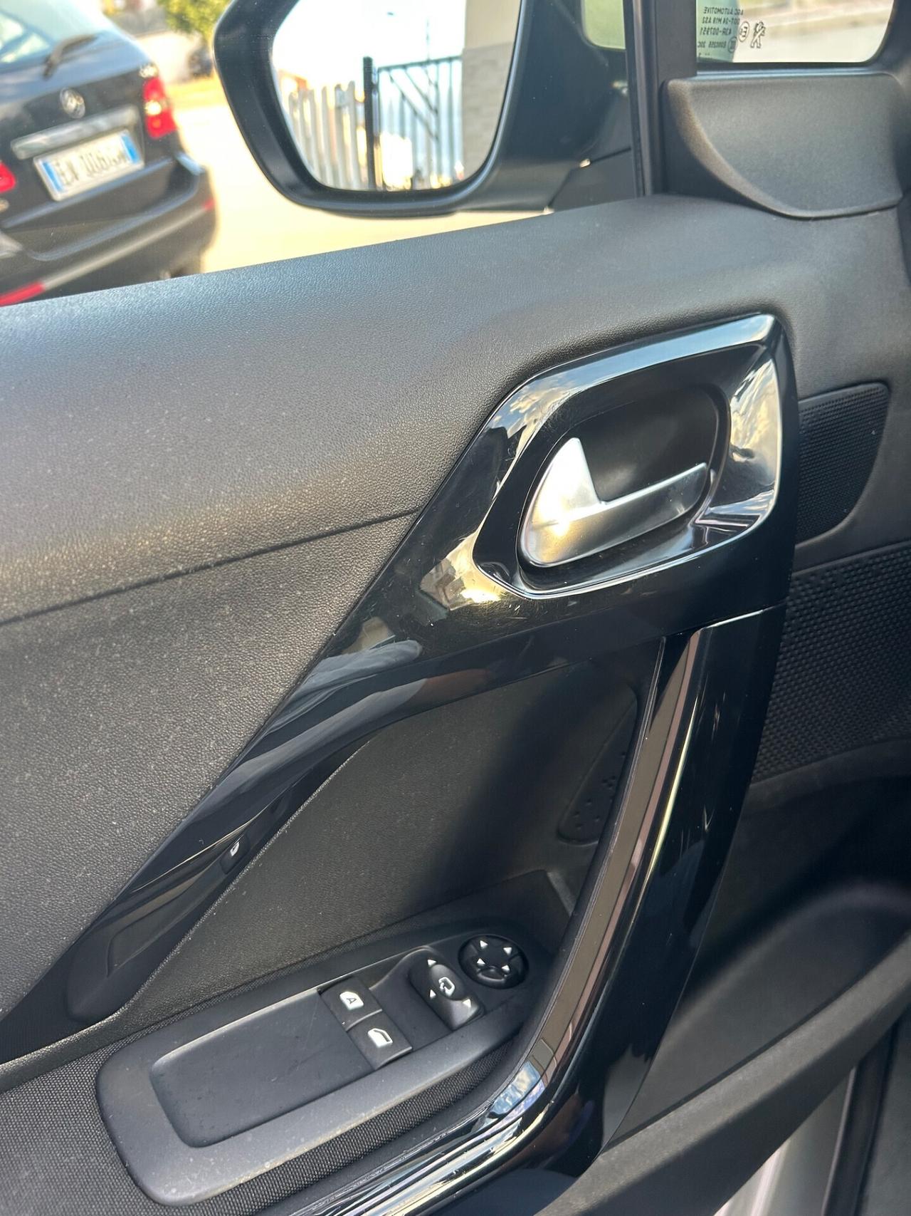 Peugeot 208 1.2 VTi 82 CV 5 porte