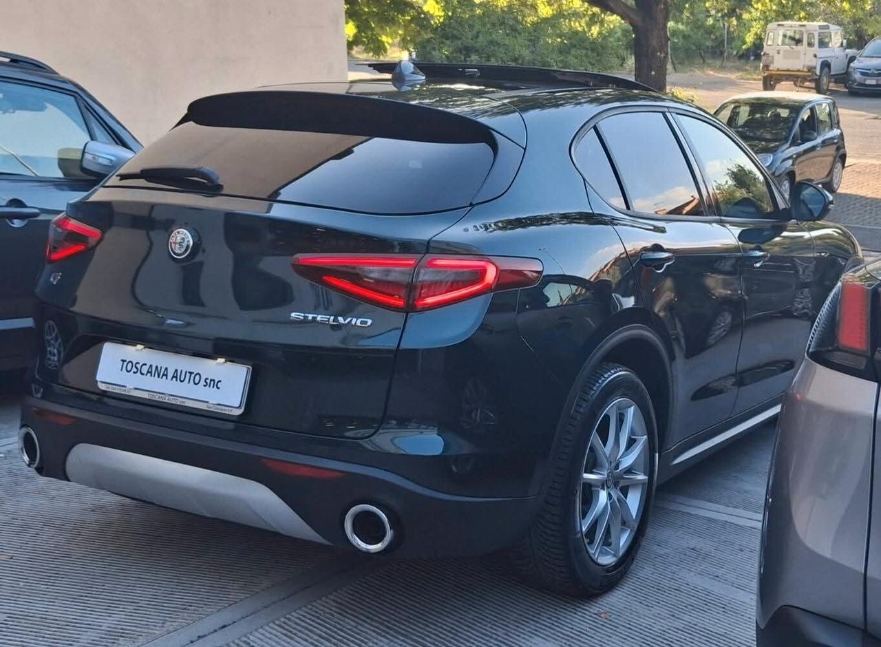 Alfa Stelvio 210 CV AT8 Q4 tetto panoramico