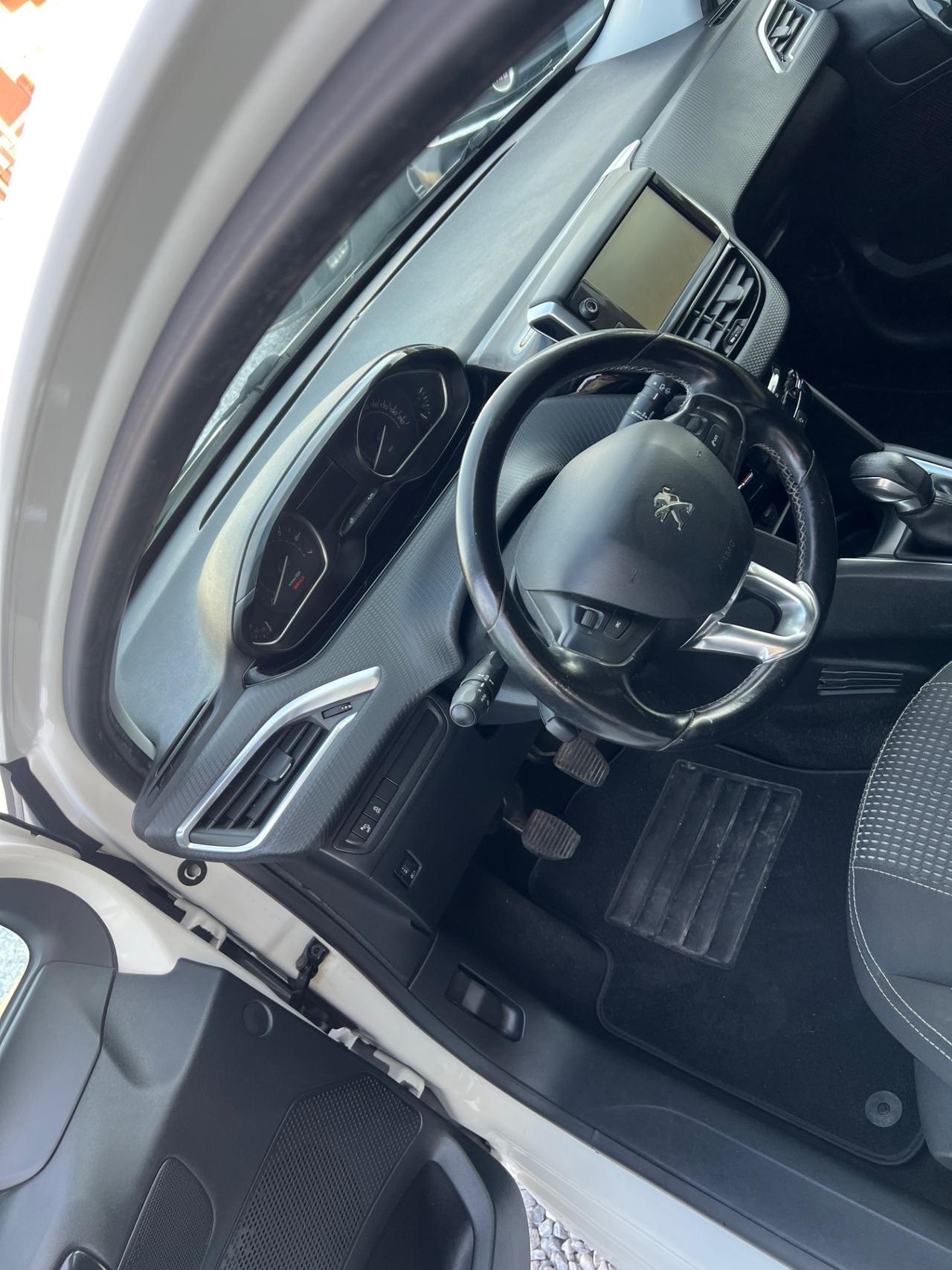 Peugeot 208 PureTech 82 3 porte Allure