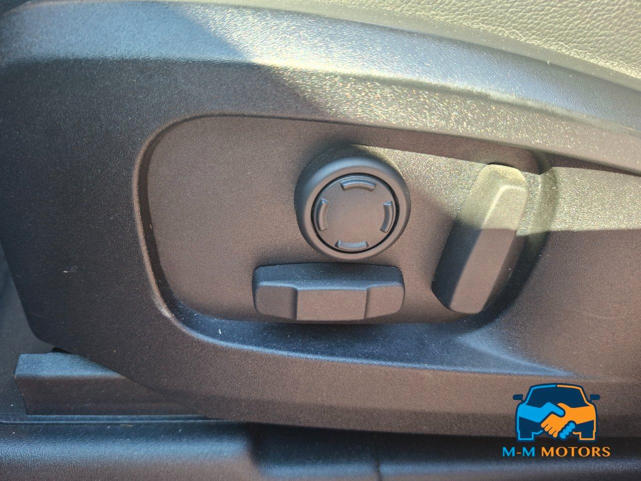 Land Rover Defender 110 3.0d i6 mhev SE awd 7p.ti