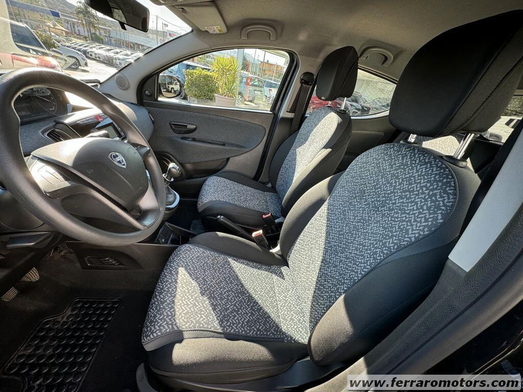 Lancia Ypsilon silver SOLO 51000KM A SOLI 125 EURO AL MESE