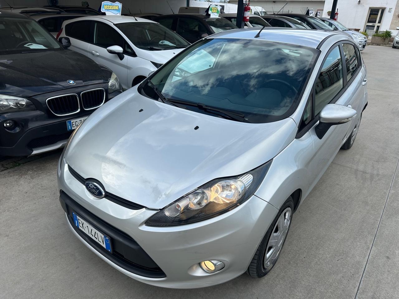Ford FIESTA 1.4 DIESEL 2011 - GANCIO E CARRELLO