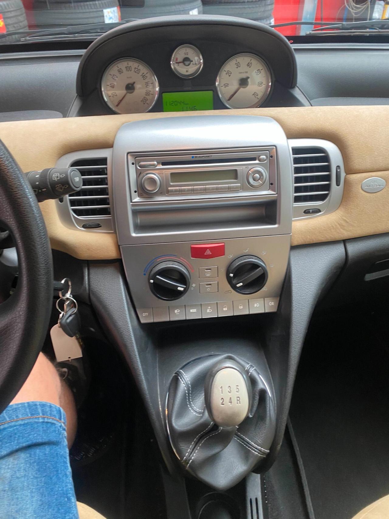 Lancia Ypsilon 1.2 Versus