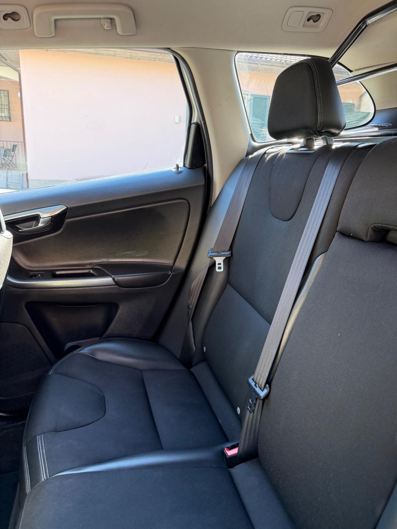 Volvo XC60 D4 AWD MOMENTUM 4x4 KMCERT GARANZ