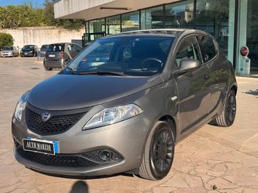 Lancia Ypsilon 1.0 FireFly 5 porte S&S Hybrid Ecochic Silver