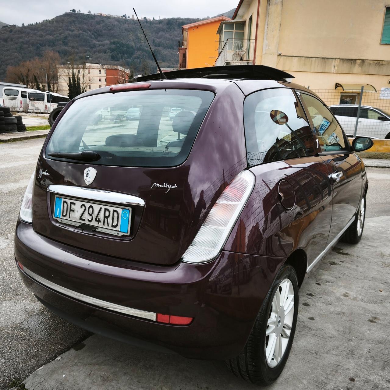 Lancia Ypsilon 1.3 MJT 90 CV Platino