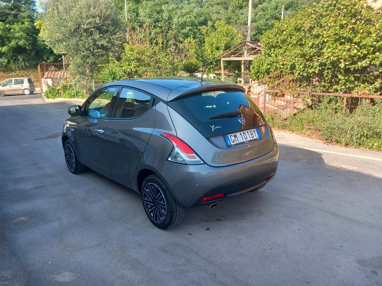 Lancia Ypsilon 1.0 FireFly 5 porte S&S Hybrid Gold