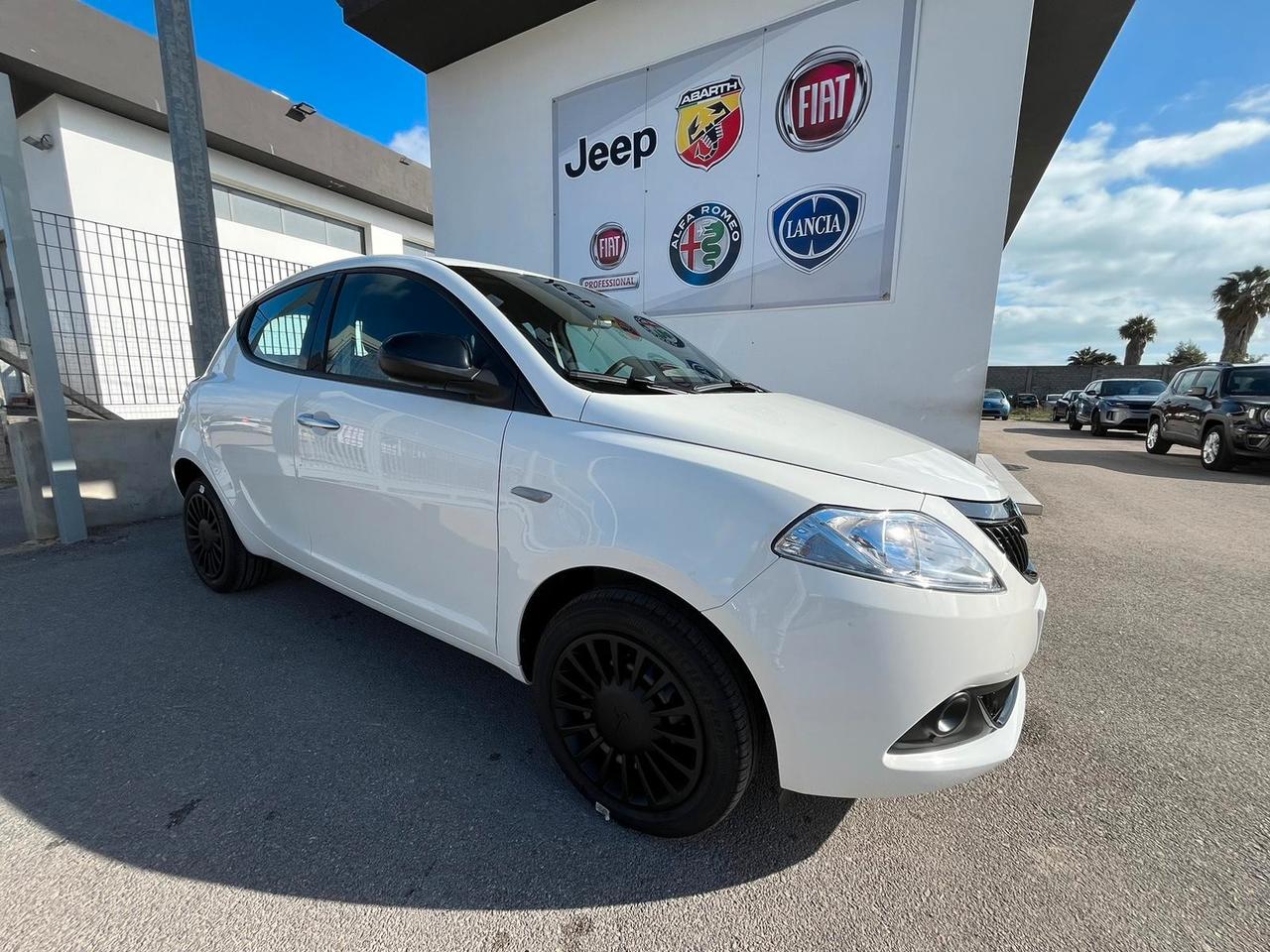 Lancia Ypsilon 1.0 FireFly 5 porte S&amp;amp;S Hybrid Ecochic Silver