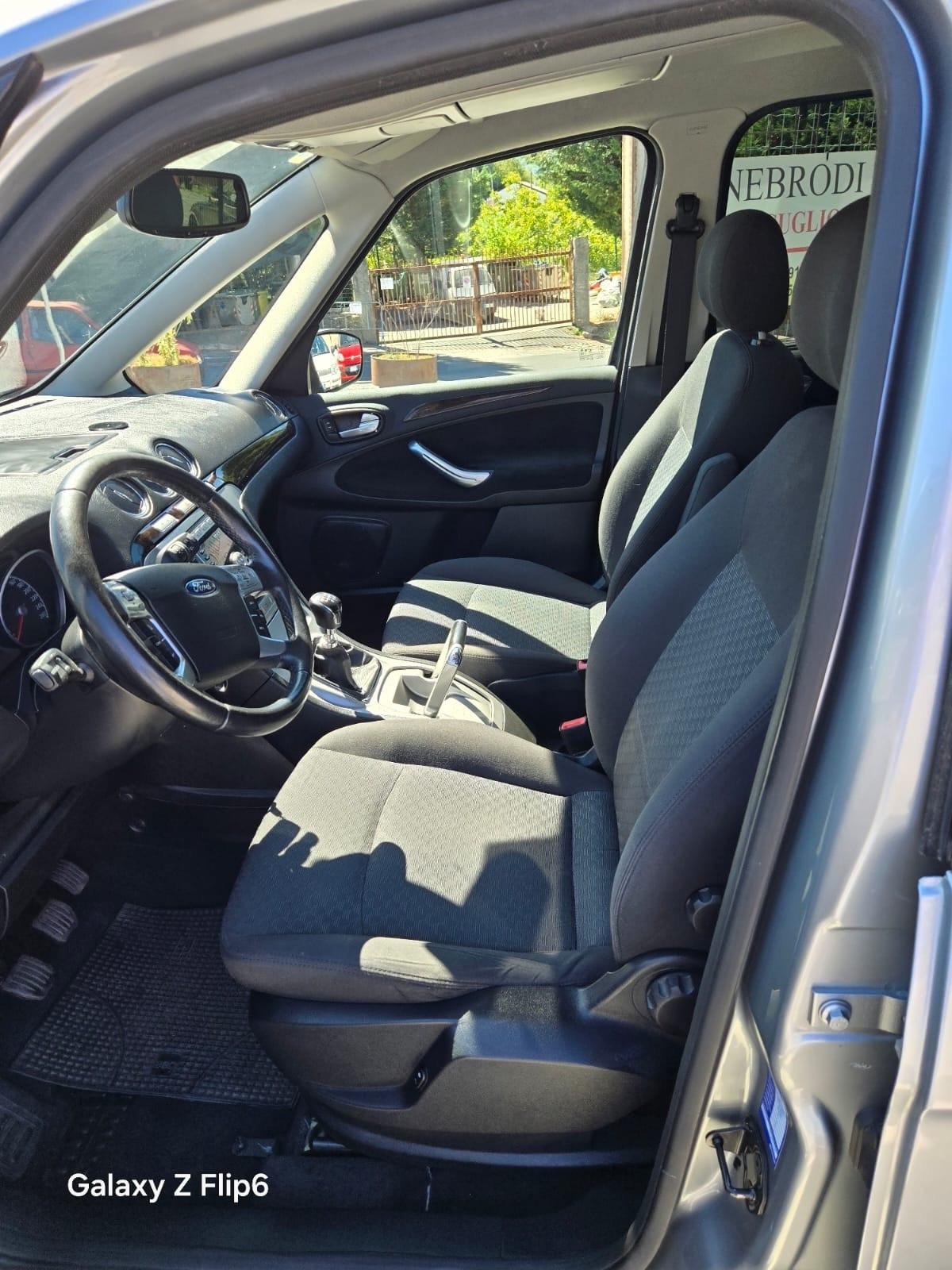Ford Galaxy 2.0 TDCi 140 CV Ghia DPF