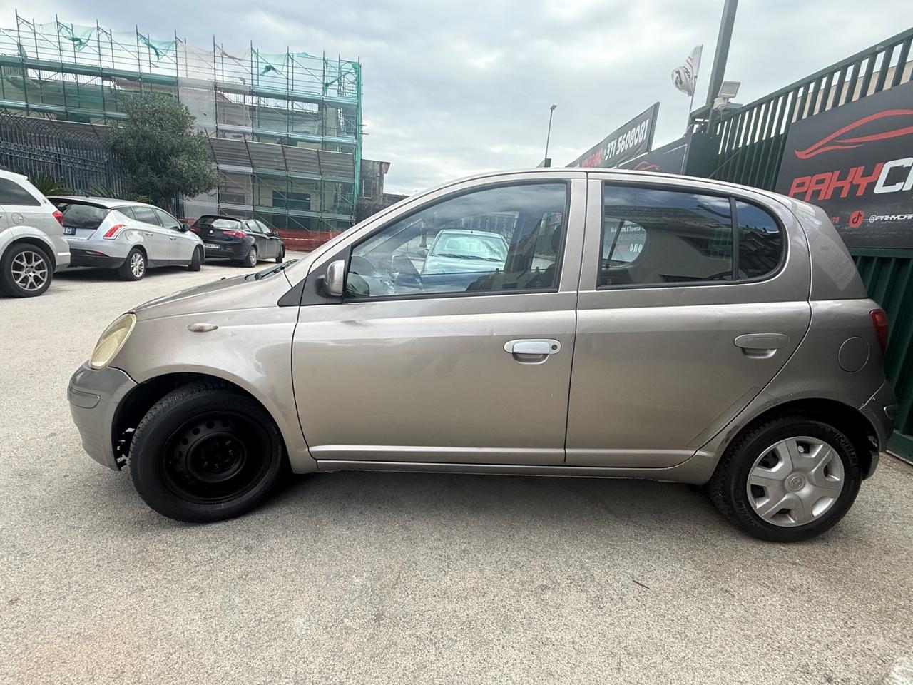 Toyota Yaris 1.0i 16V cat 5 porte Sol