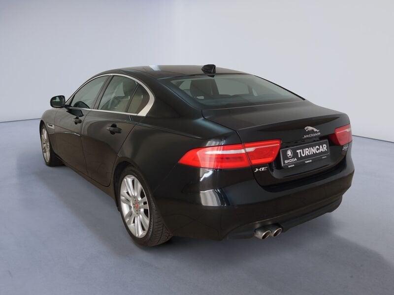 Jaguar XE 2.0 D 180 CV aut. SE