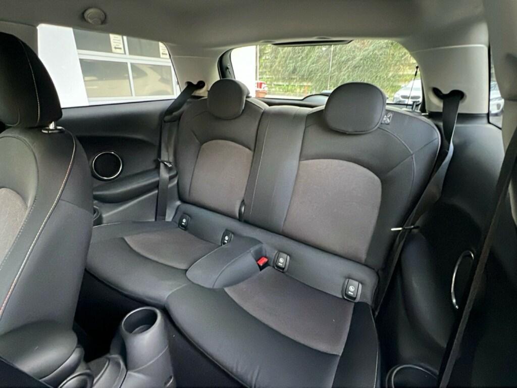 Mini Cooper D 1.5 D Cooper D Business XL Auto