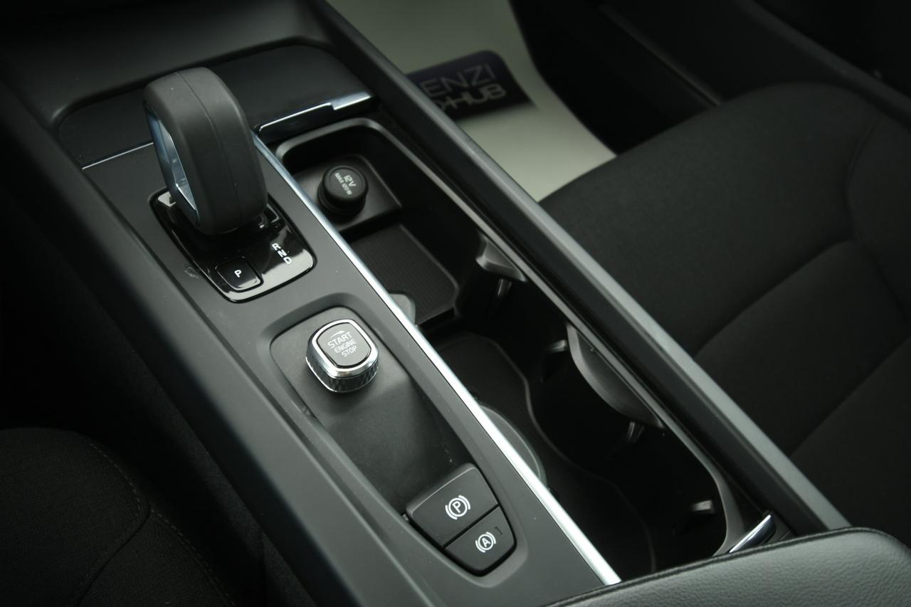 VOLVO V60 2.0 b4 Momentum Business auto NEOPATENTATI+C17"