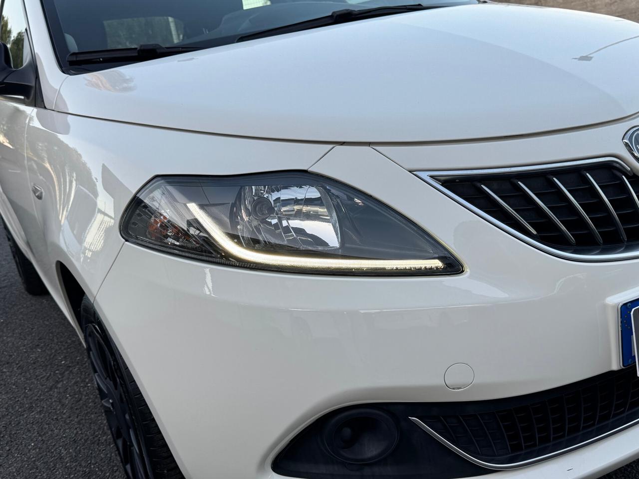 Lancia Ypsilon 1.0 FireFly 5 porte S&S Hybrid Ecochic Silver