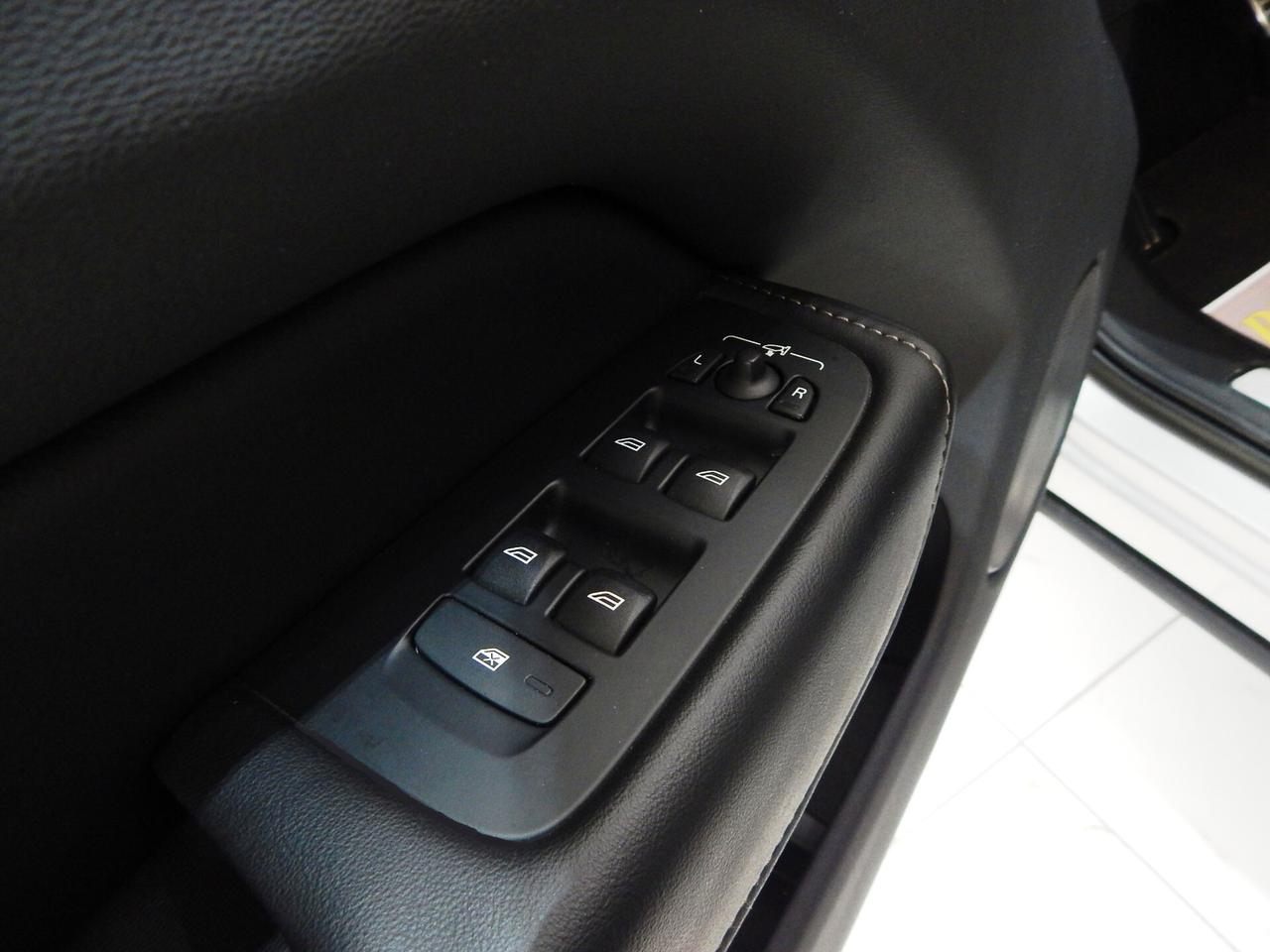 Volvo XC60 2.0 b4 R-Design AWD Aut. TETTO-NAVI-PELLE-PARK-LED
