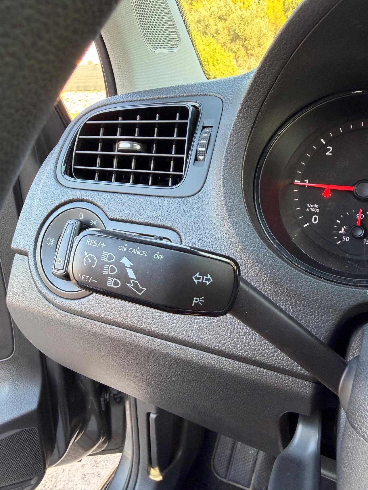Volkswagen Polo Sport 1.4 TDI 75 cv-2016/NAVI/CLIMA