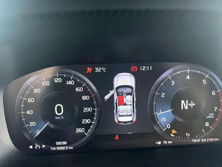 Volvo XC40 T2 Momentum Pro 129cv NEOPATENTATI