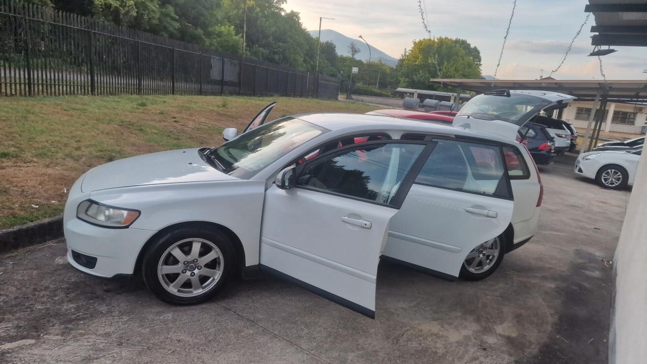 Volvo V50 1.6 D DRIVE cat R-Design "130.000 Km"
