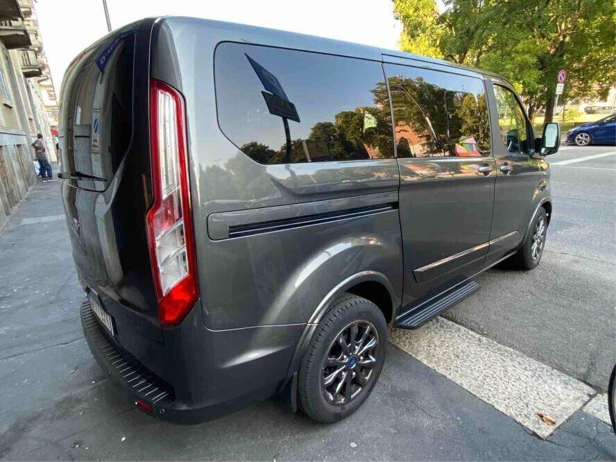 Ford Tourneo Custom 320 2.0 TDCi 185CV aut. 8 POSTI INT. PELLE NAVY Titanium
