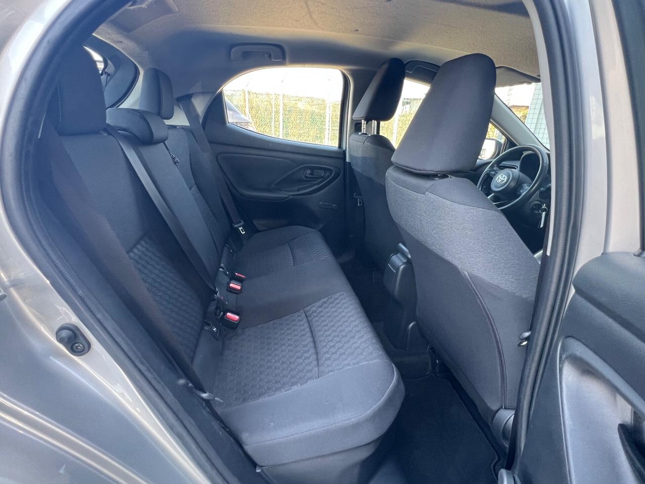 Toyota Yaris 1.5 Hybrid 5 porte Business FINANZIABILE