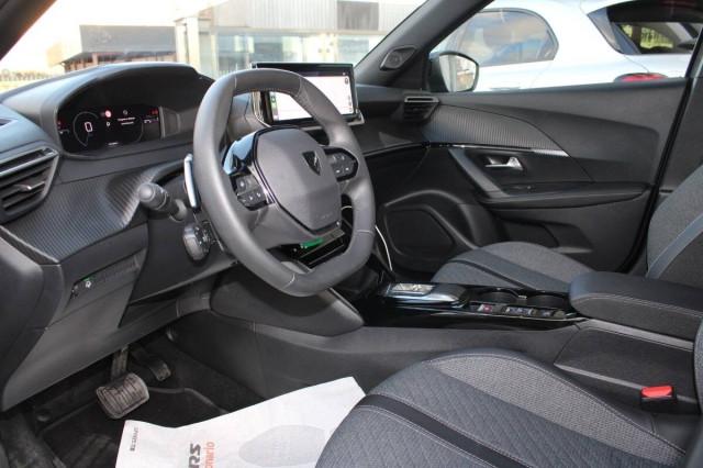 Peugeot 2008 1.2 Allure s&s 130cv eat8 con Navigatore e Carplay