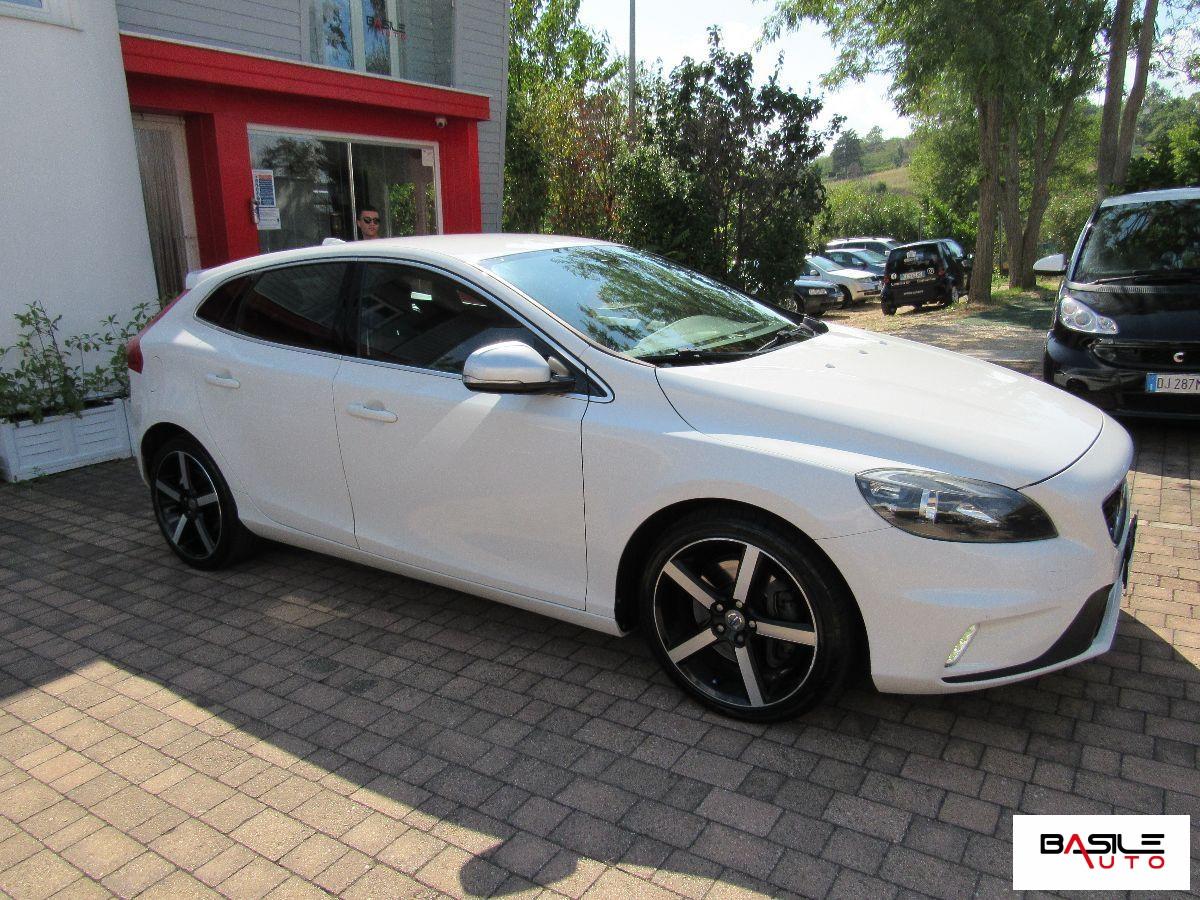 VOLVO - V40 - D3 R-design Kinetic