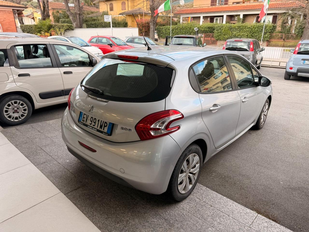 Peugeot 208 1.4 HDi 68 CV 5 porte Allure